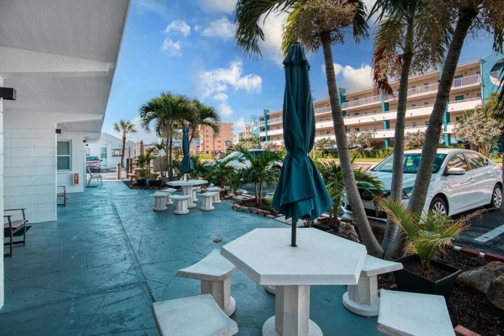 Sunset Beach Suites At Madeira Beach! Pet Friendly With Summer Breezes! - Suite 6 St. Pete Beach Esterno foto